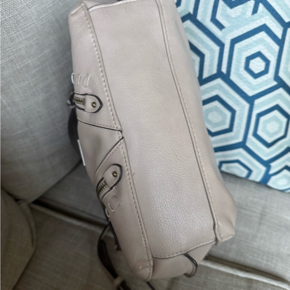 Rosetti Ashley Crossbody bag like new - Picture 9 of 15